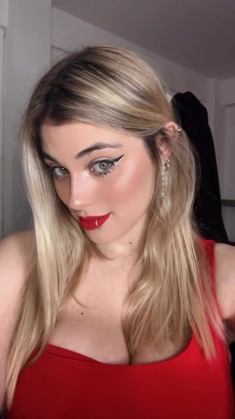 Cami Landi star beautiful image