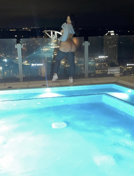 Chelsea Karpel model art photo