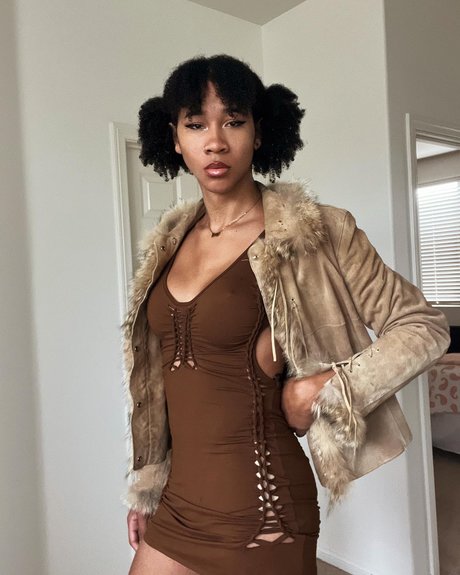 Sage Introspekt sexy star image