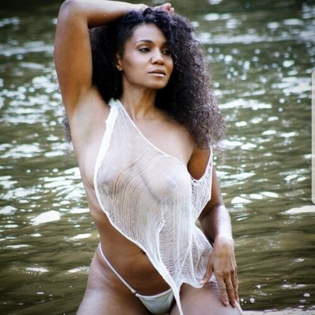 Tiara Harris beautiful star img