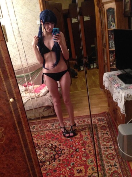 Aleksis Hitc_ naked model images