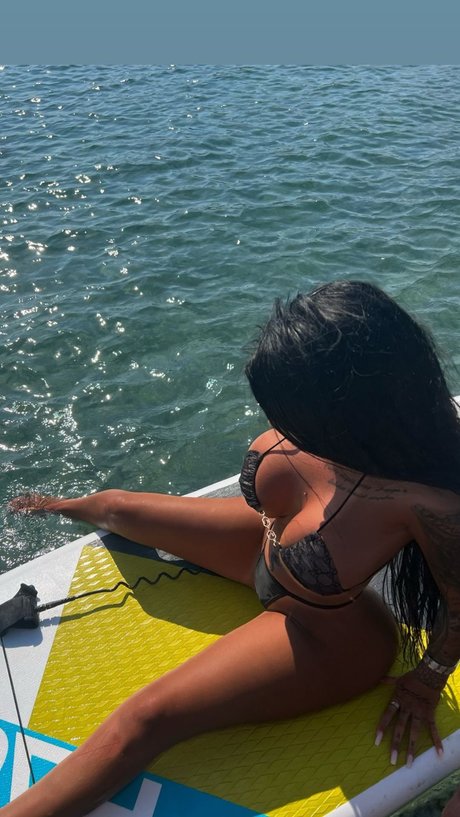 Enise Sude model naked img