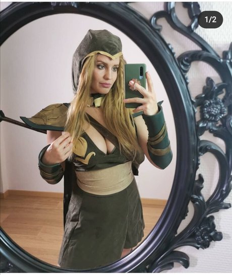 Ewenae model hot images