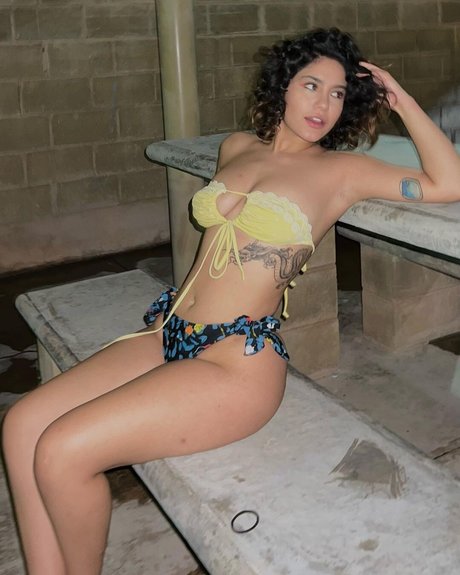 Isabel Neru xxx model pic