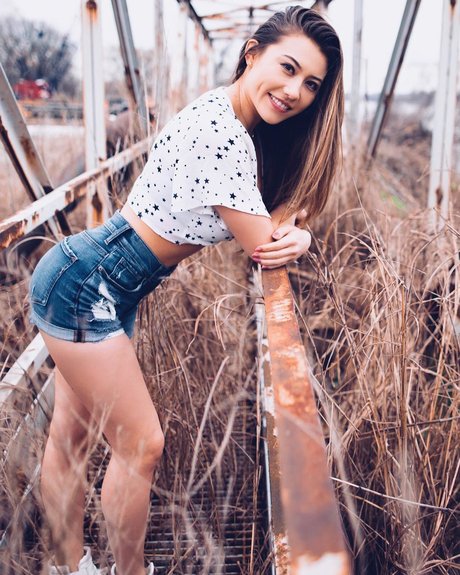 Sasha Emiri Sander sex model galleries