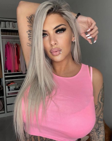 Deminecka_ model sex pictures