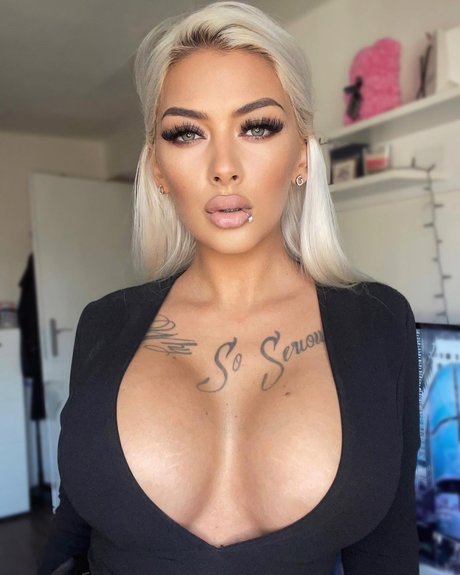 Deminecka_ pornstar exclusive image