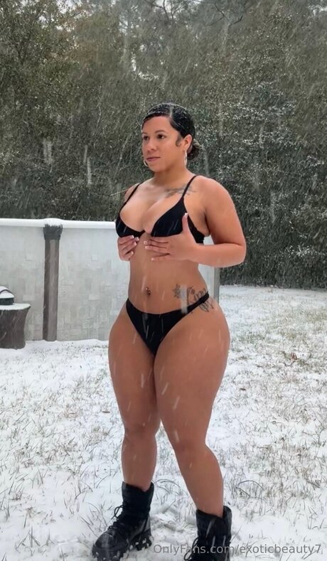 Exotic Beauty pornstar top pic