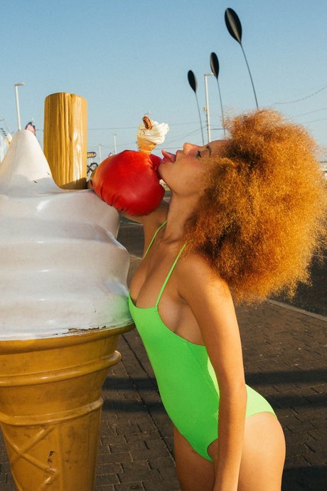 Lara never laura model naked pictures