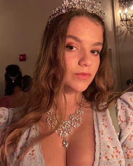 Mayaisfiya top model photo