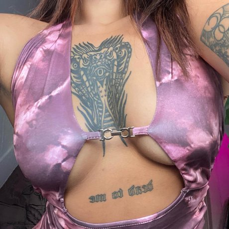 Pinustri model high quality photo