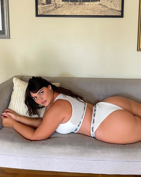 Bellaagolden beautiful model galleries