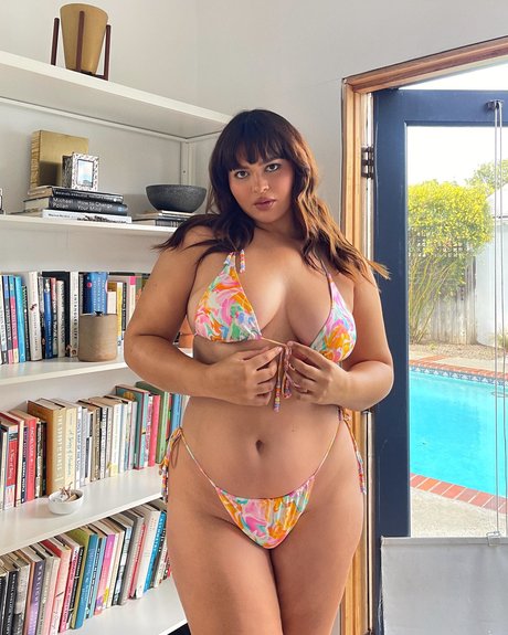 Bellaagolden nude pornstar galleries