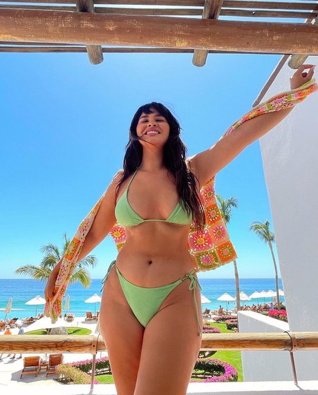 Bellaagolden pornstar nude photo