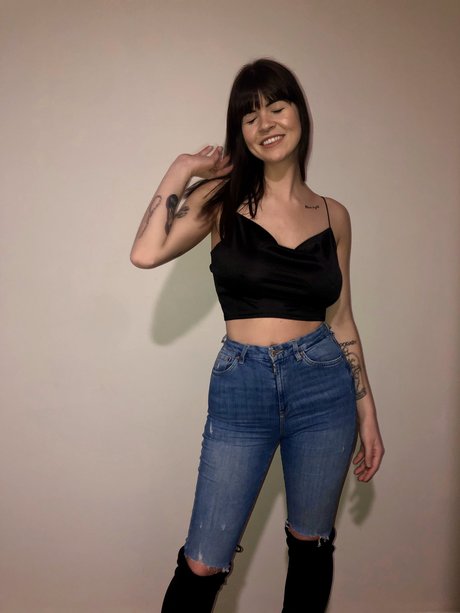 Cassbwell naked actress photos