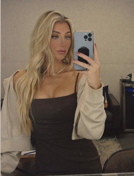 Hannah Cook xxx actress img