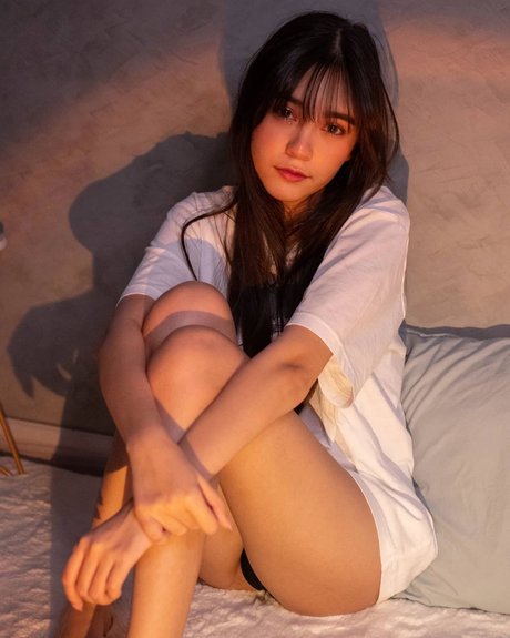 Isabelle Haris_ model sexy img