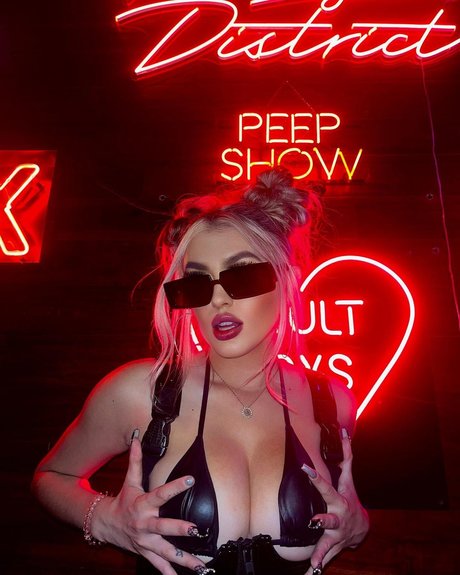 Jelly Vital model pretty picture