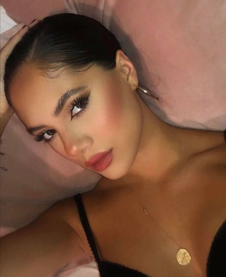 Saoirse Alicia Behzadi_ naked pornstar pic