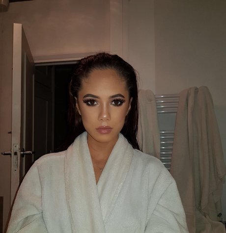 Saoirse Alicia Behzadi_ model nice photos