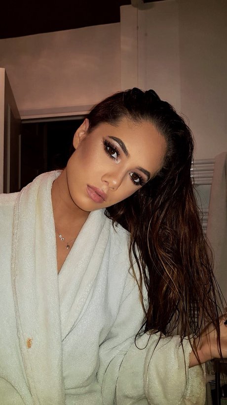 Saoirse Alicia Behzadi_ pretty actress galleries