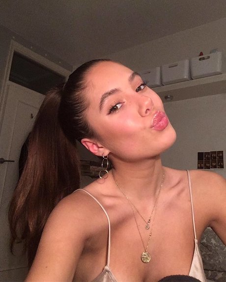 Saoirse Alicia Behzadi_ best star pic