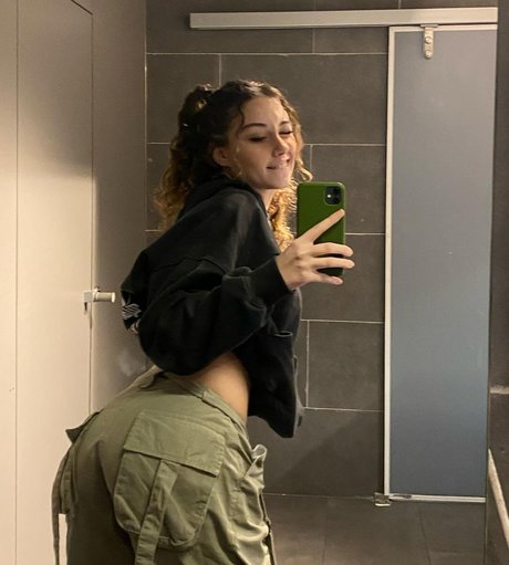 Aleynakutluay actress pic