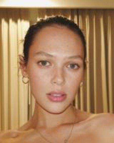 Naomi Stevens_ top actress photo