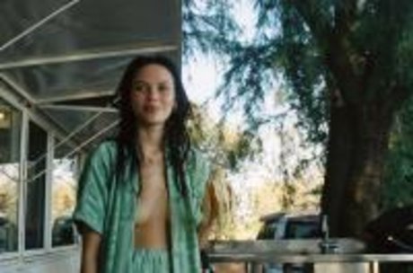 Naomi Stevens_ art actress photo