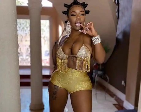 Sukihana_ model pics