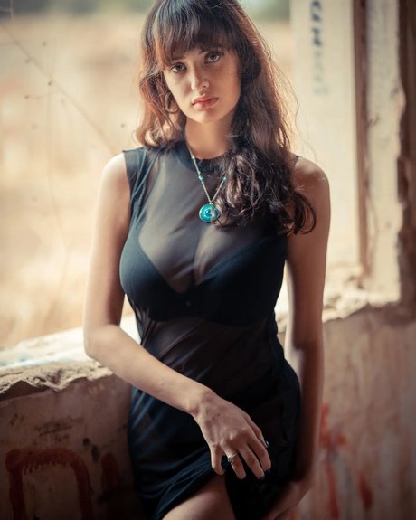 Linoy Tavore model nude photo