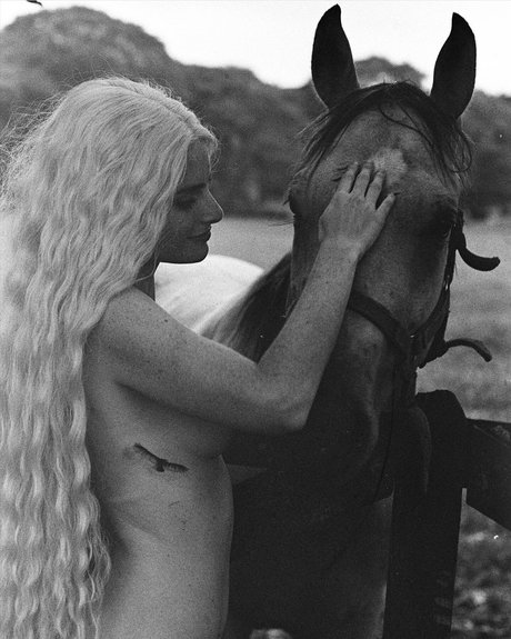 Rotten Queen exclusive model pic