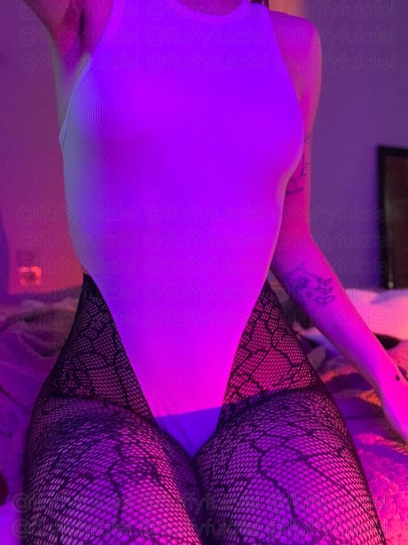 Fluffyfulafel_ hot model pic