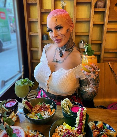 Leoni Baltz_ sexy actress pics