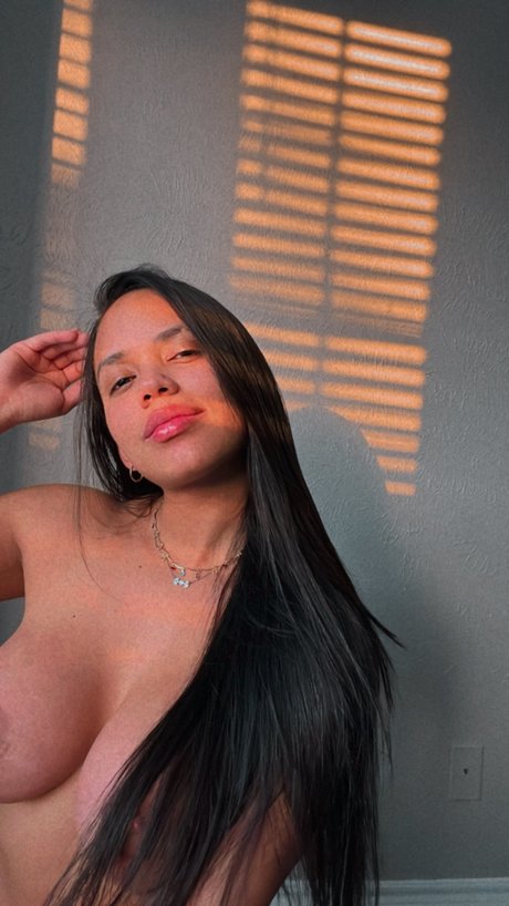 Maryorie Andrea model art galleries