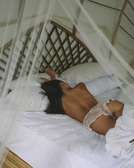 Arielle Spring nice actress img