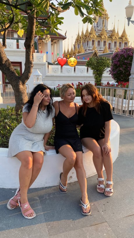 _Caroline Moore_ model photo