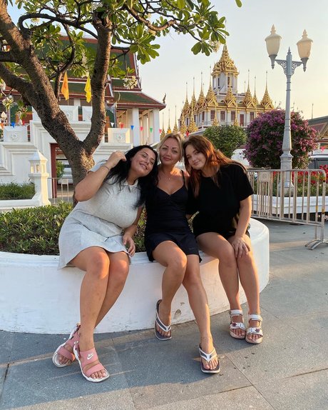 _Caroline Moore_ art star archive