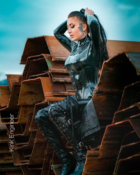 Inkedfleur_ model top archive