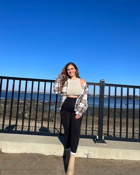 Ivel Pesantez xxx pornstar photo