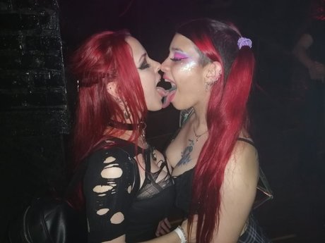 Niniah Wolfy perfect model picture