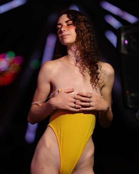 Eden Ayalon_ model naked pic