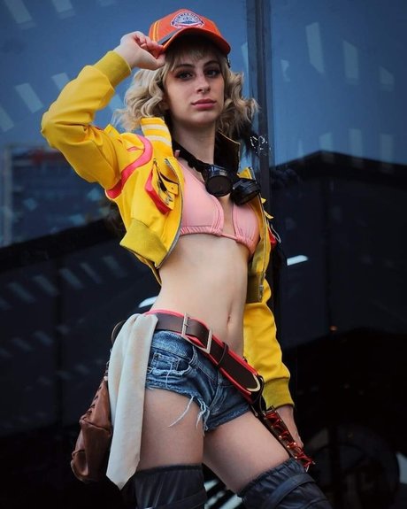 Maya Gold pretty star photo