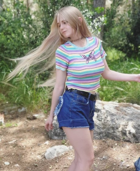 Invaderdd Dee Mente hot actress gallery