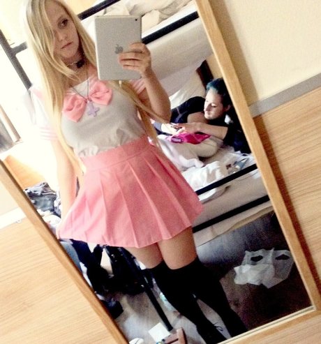 Invaderdd Dee Mente naked actress pictures