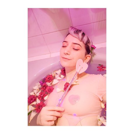 Jazmin Pastela model pretty img