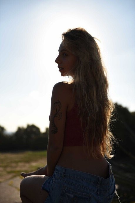 Tohar Frie model high quality gallery