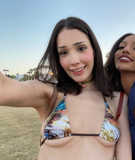 Zion Moreno porn model pics