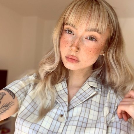 Caelyn Mathews star perfect pics