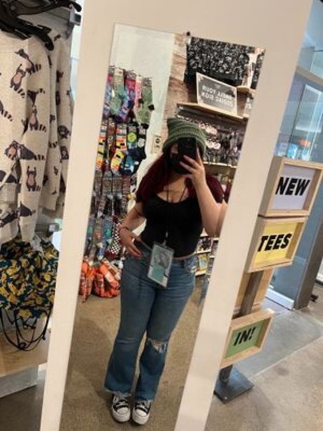 Elevhn model nude pics